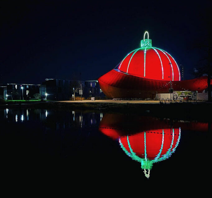 De grootste kerstbal ter wereld